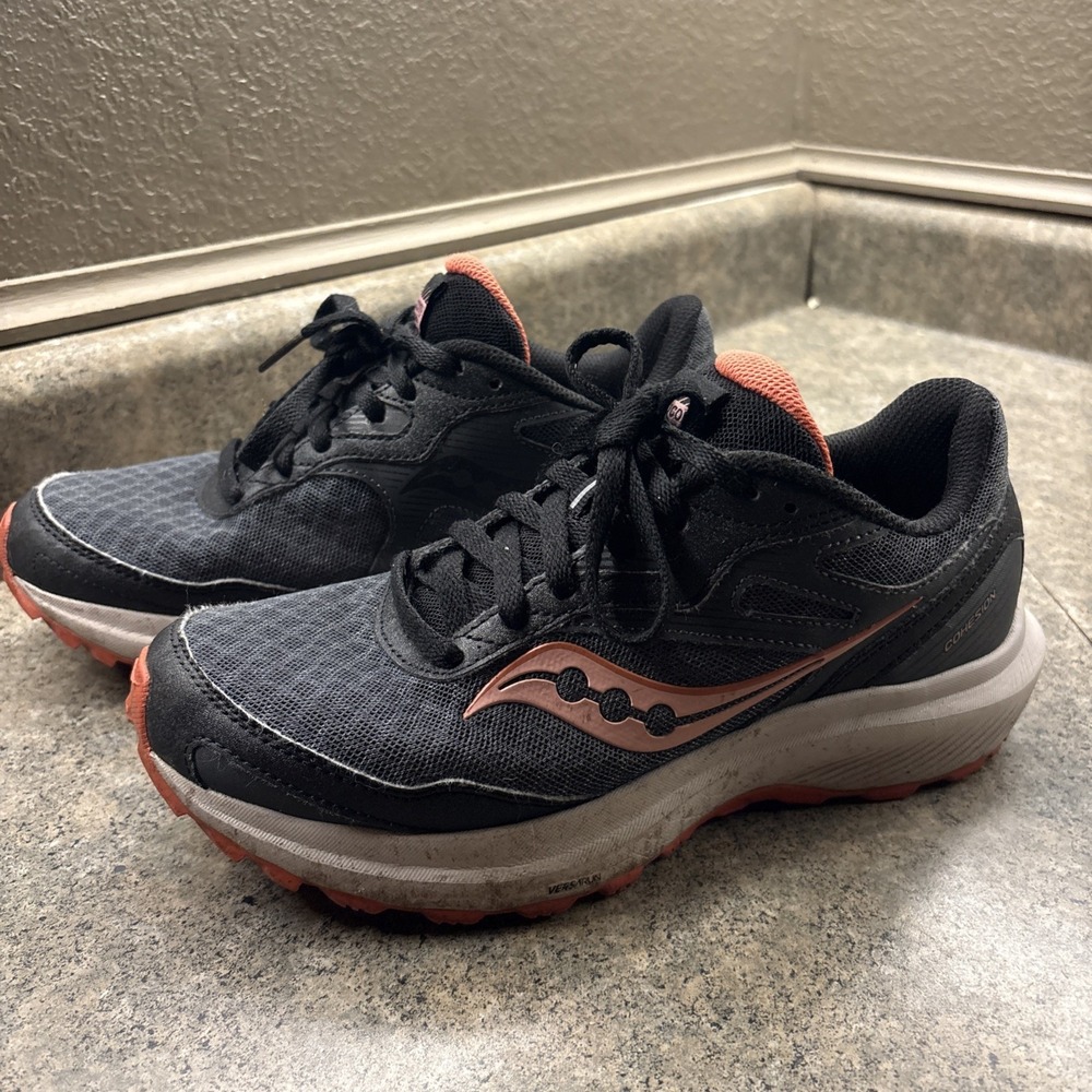 Saucony Women's Cohesion TR16 hiking shoes in shadow/ember Sz 7.5